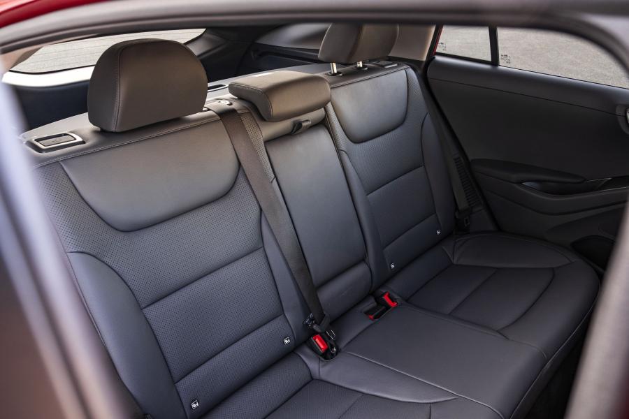 Интерьер Hyundai IONIQ plug-in (AE) 2019 года  (WW) (фото 45 из 45)